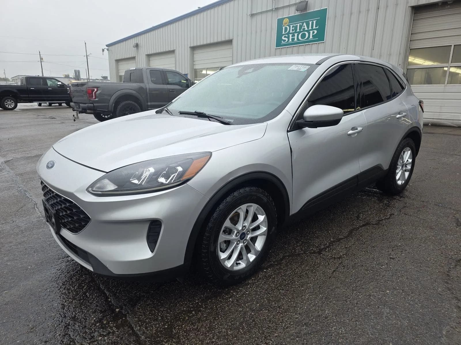 Ford Escape SE 2020 – przestronny SUV z USA, sprowadzony z pełną obsługą przez VEHIX